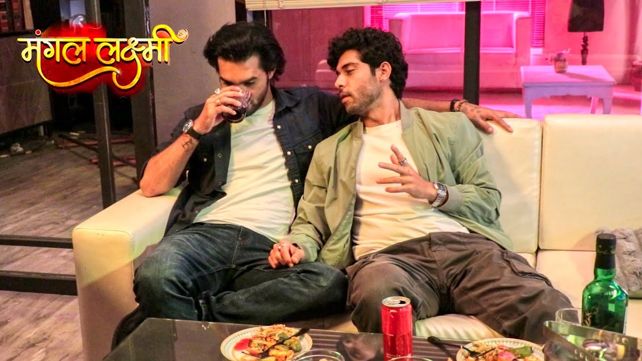 Mangal Lakshmi | Karan ने Kartik से कहा  ''तू इतना उदास क्यों है” | On Location | VIRAL TV