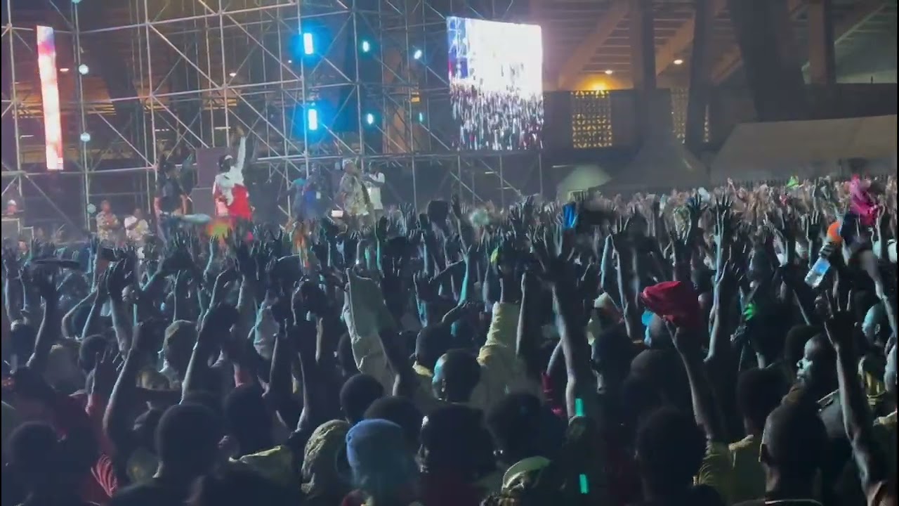 SINGELI KUGANDA VIBE LA _D VOICE NA MZEE WA BWAX OYAA GANDA