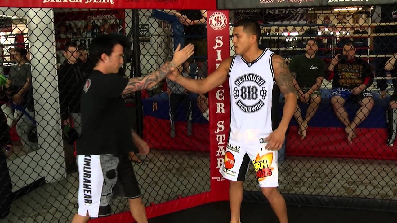 Anthony Pettis Teaches The Showtime Kick!