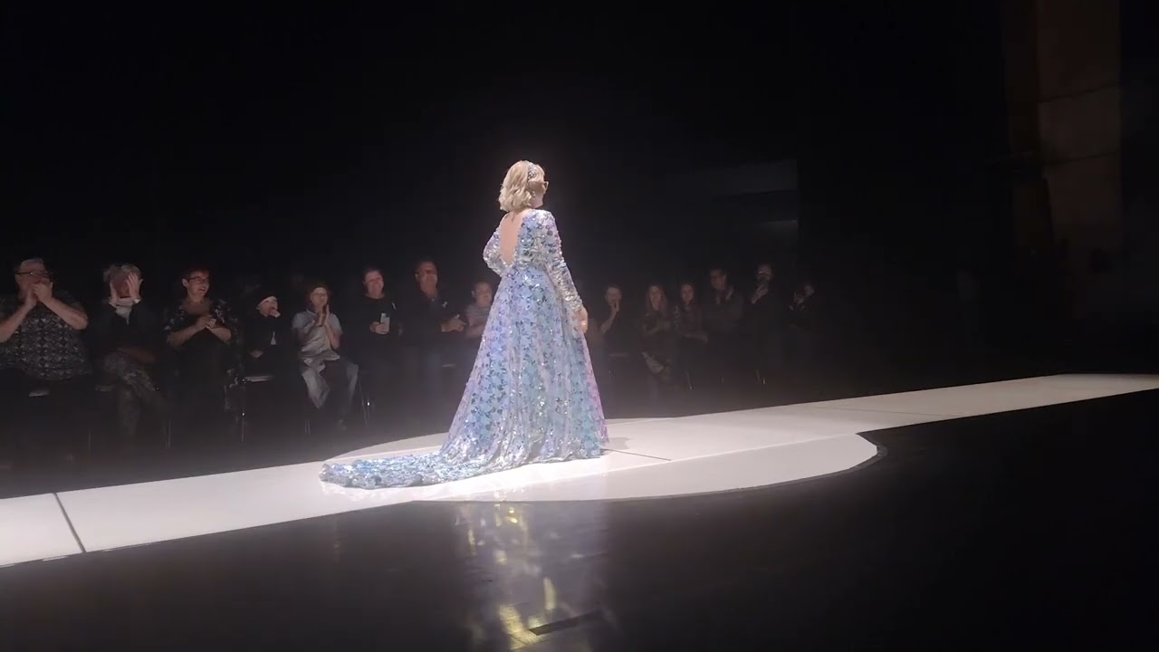glada hudik-teatern catwalk