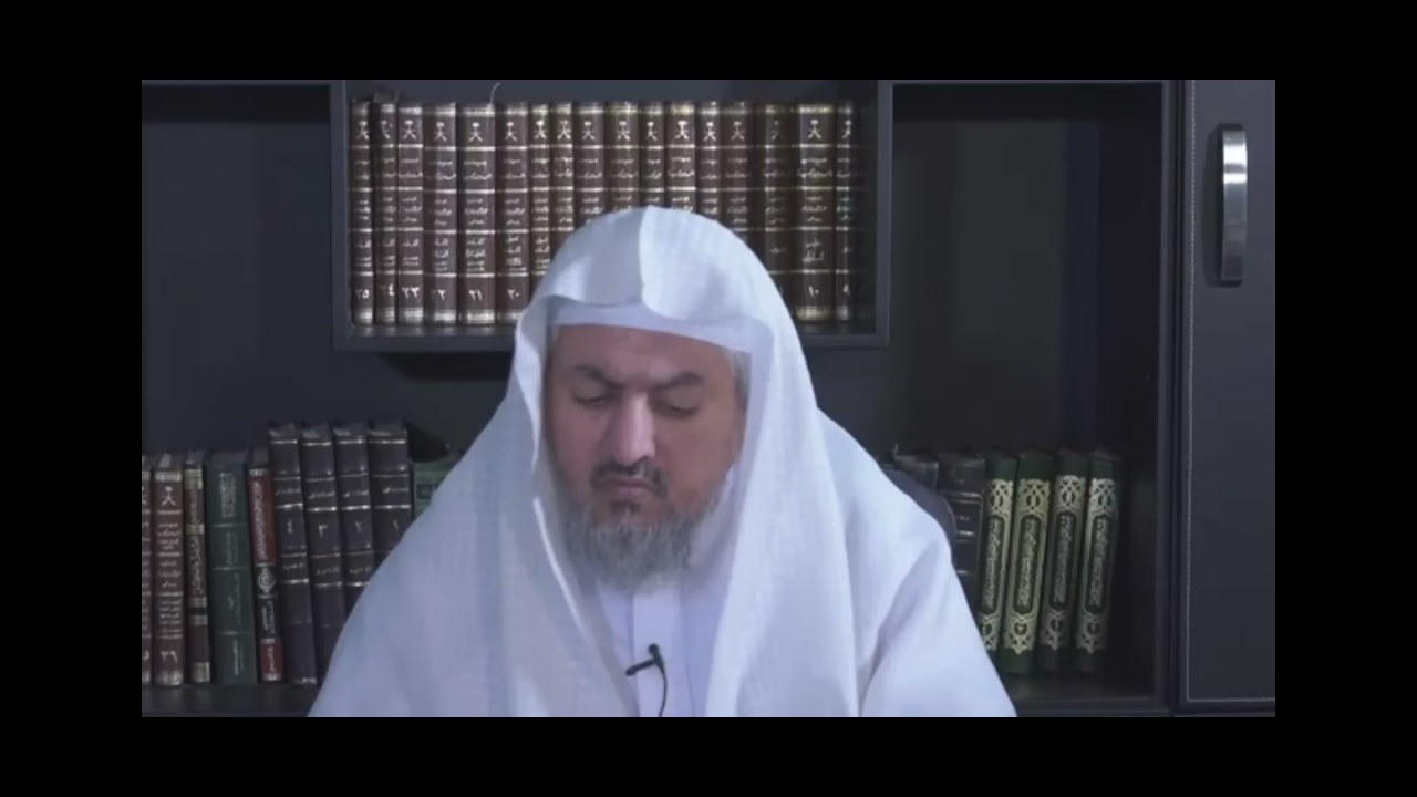 لم يقل بتحريم صيام الدهر غير العيدين إلا ابن حزم وقال بالكراهة أحمد وإسحاق ( العبيد )