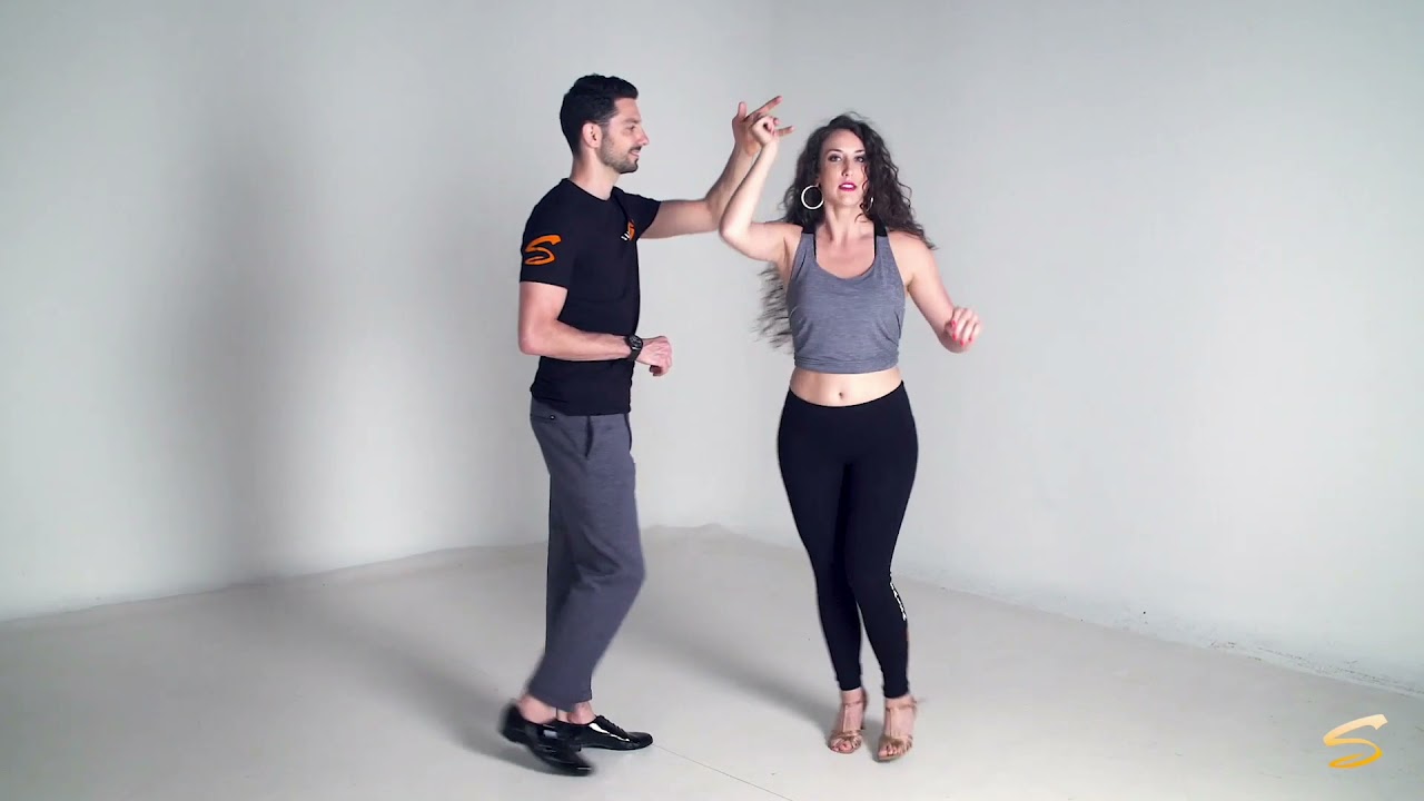 Conseils pour les filles sur le tour à droite