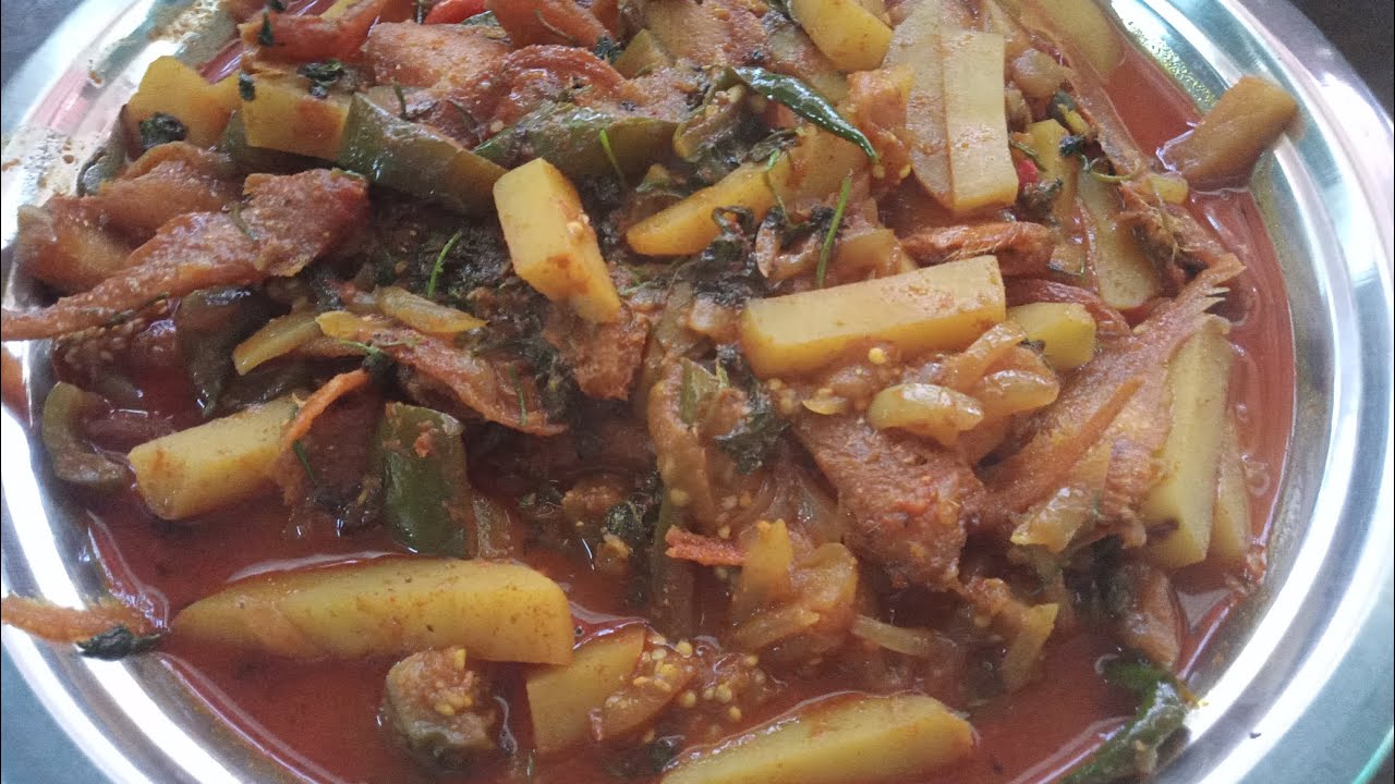 আমুদী মাছের আলু বেগুন দিয়ে ঝোল। #cooking #cookingfood #recipe #easyrecipe #bengalirecipe #potato ।।