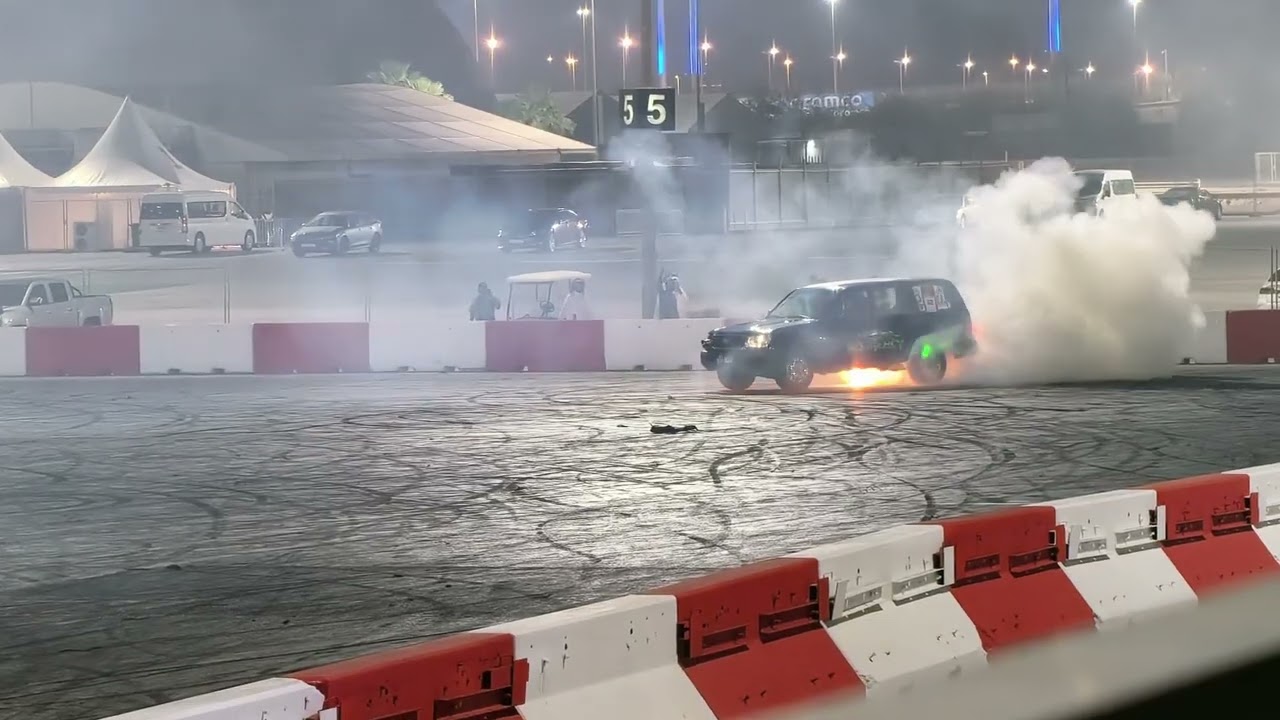 تفحيط لاند كلوزر أزرق في حلبة البحرين الدولية الجولة الأولى  1447-2026