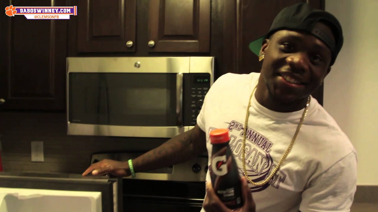 Clemson Football || Campus Housing Tour with Student-Athlete Artavis Scott