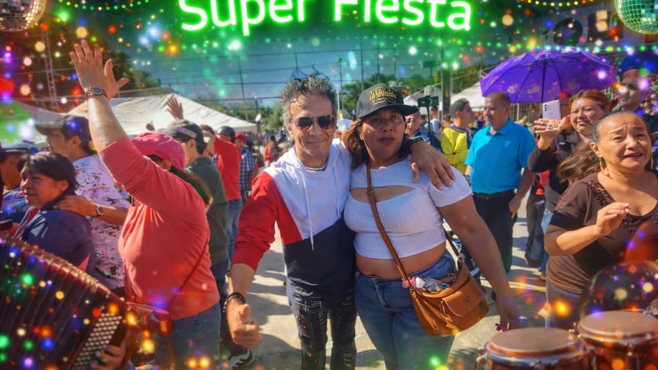 SUPER FIESTA De Cumbias en la plaza Libertad SS..!!
