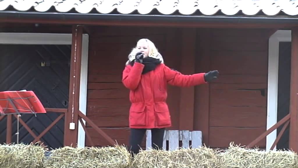 Mikaela Loord sjunger Decembernatt (Halleluja)