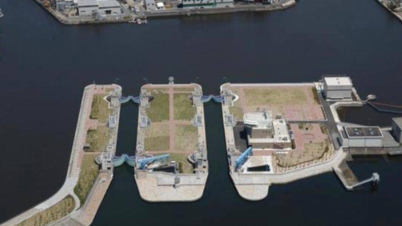 尼ロック。パナマ運河方式を国内で初めて採用した閘門。amagasaki rock is first adopted the panama canal system in japan