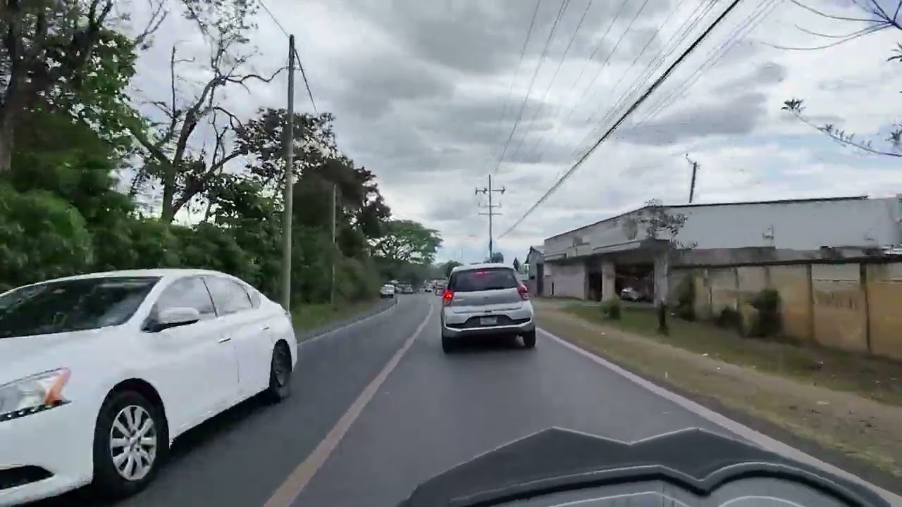 Saliendo de la ciudad de Santa Ana y tomando ruta hacia Ahuachapán.