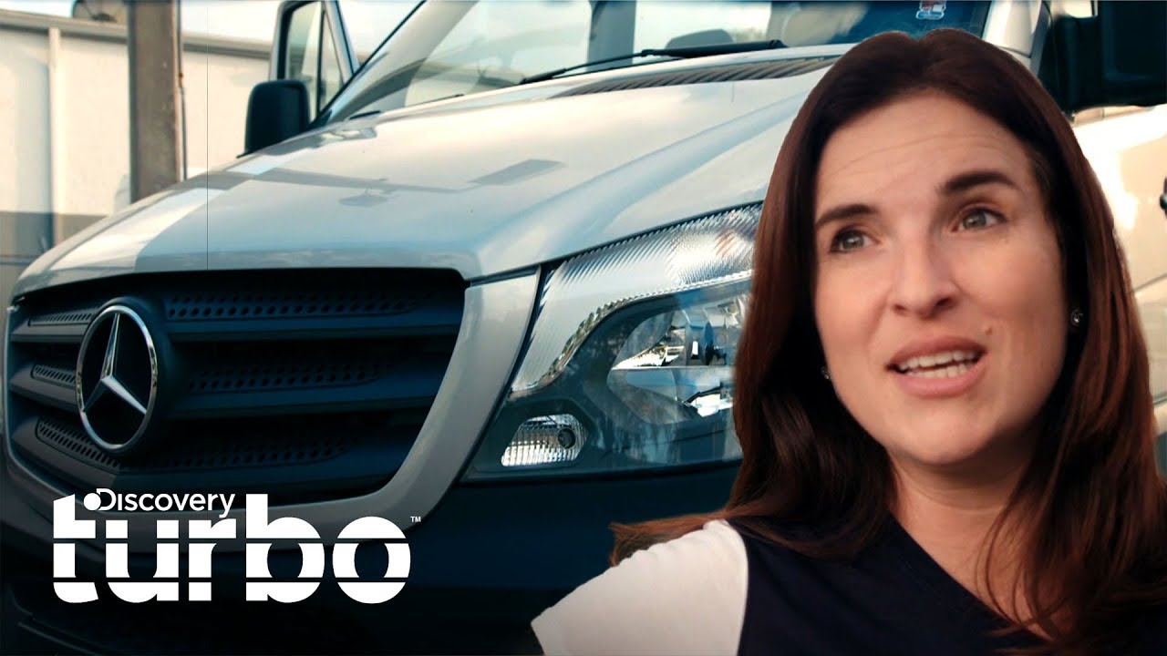 ¡Excéntrico! Fue a entrenar cada día en un auto de lujo diferente | Alex Vega Costum Shop