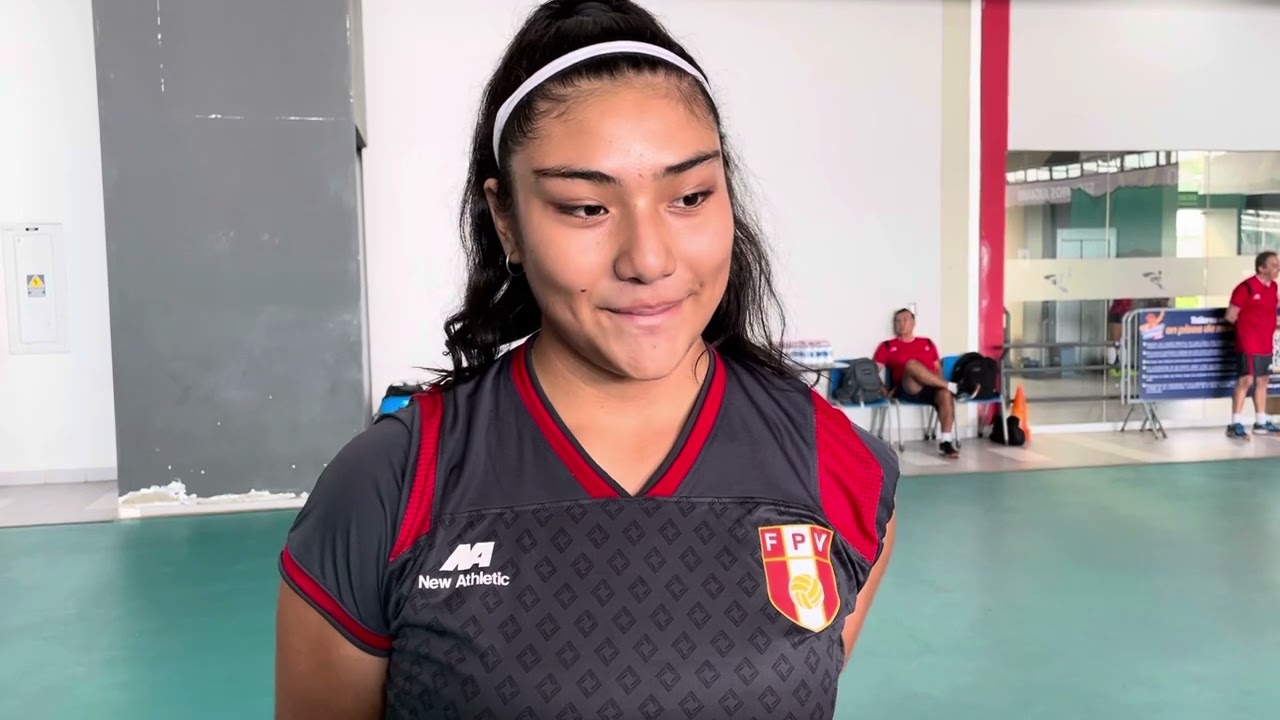 Fernanda Pinto tiene 13 años y mide 1.81 🇵🇪🏐