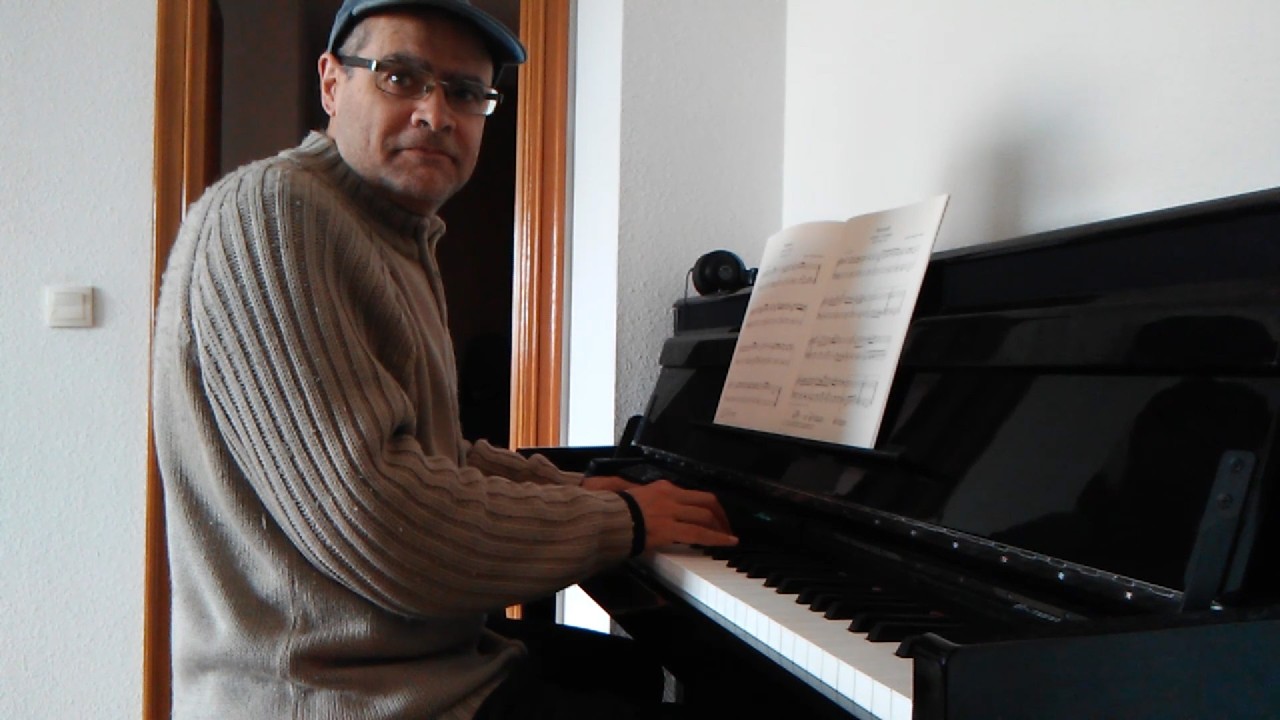Polonaise in G minor BWV Anh. 119 by J.S. Bach (Performed by Ramón León)