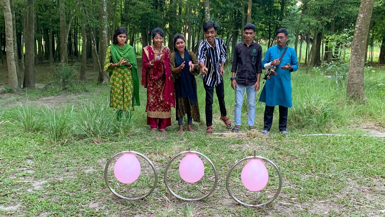 ফাটাবে বেলুন, গাইবে গান - খেলার প্রতিযোগিতায় উত্তেজনা টান টান। ওস্তাদের কাছে থেকে কে পুরস্কার জিতল ?