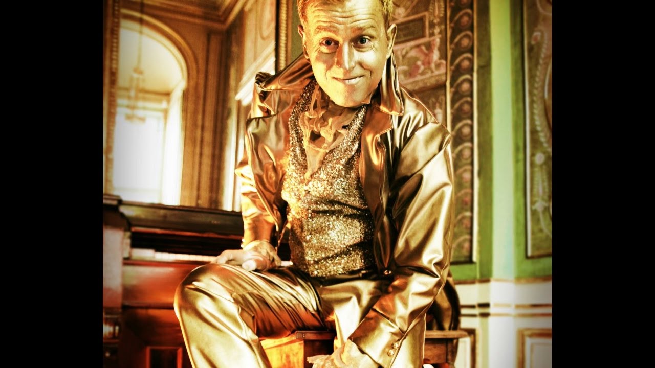 SUGAR OFFICE presents: Pantomime, Statue, und Morph Walk Acts