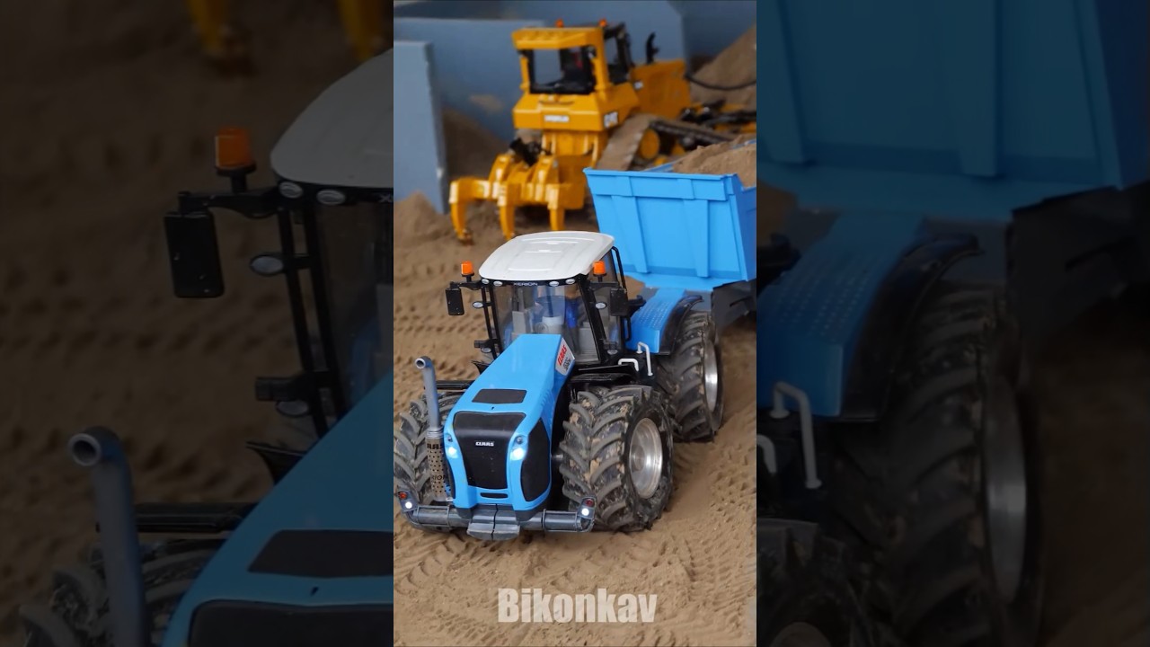 Heavy Duty in Mini! 🚜💨RC Claas Xerion in action!