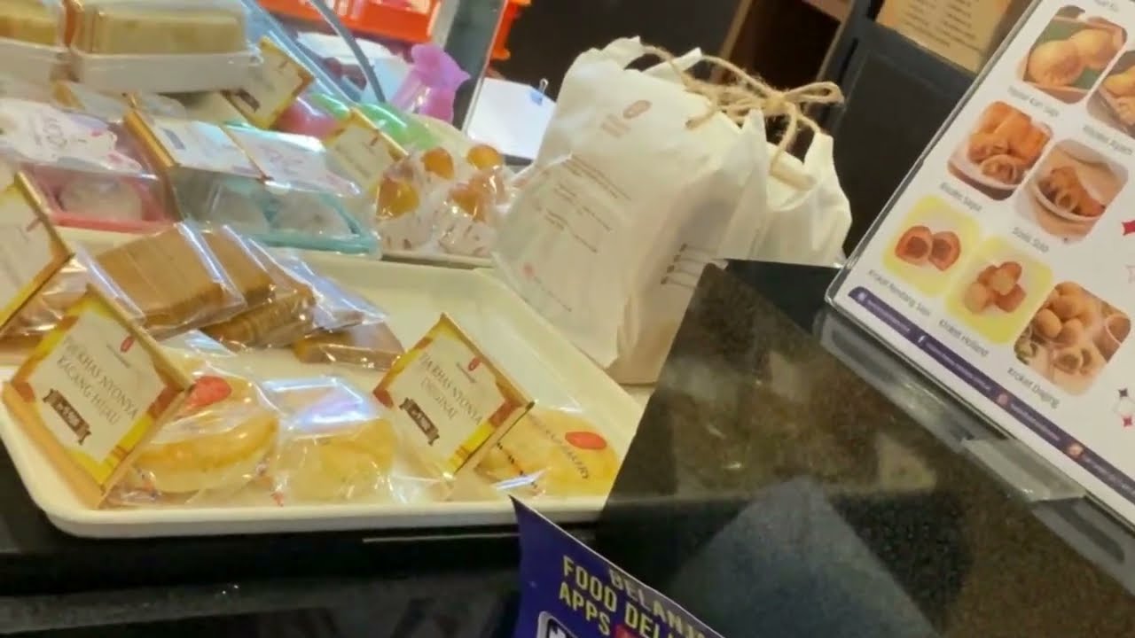 Holland Bakery: Roti Legendaris Favorit Keluarga Indonesia@TomHolland-A #bakery #bakeryoven