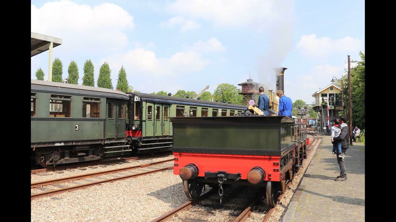 Spoorwegmuseum in Utrecht / Breedspoorloc 'De Arend' onder stoom