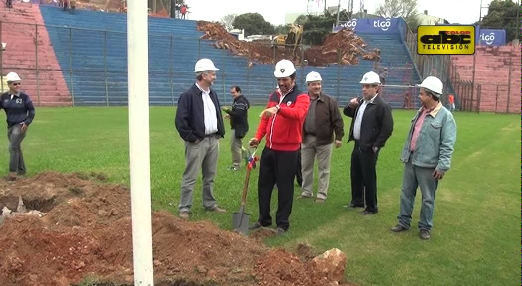 Las obras en la Olla Azulgrana y la demolición de la gradería del Adriano Irala