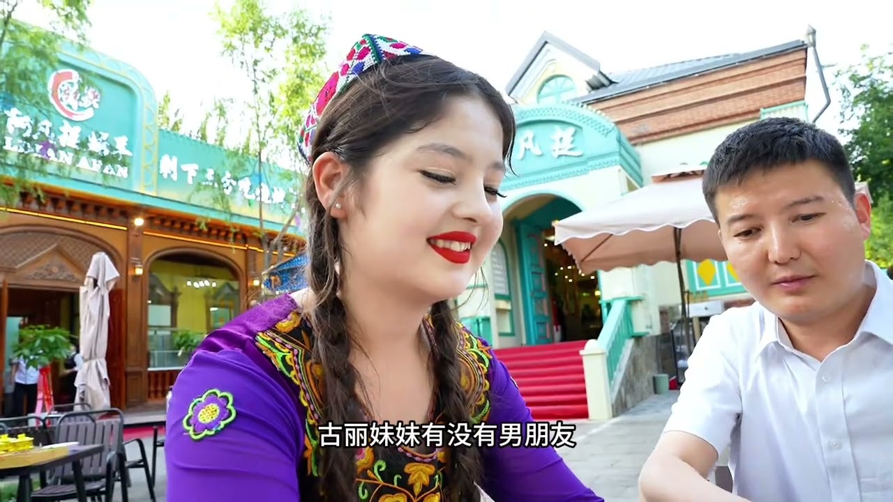 新疆伊犁六星街烤全羊，老师傅30年专注烤本地小羊羔，一天能卖10只#抖音美食推荐官 #地方特色美食 #美食分享