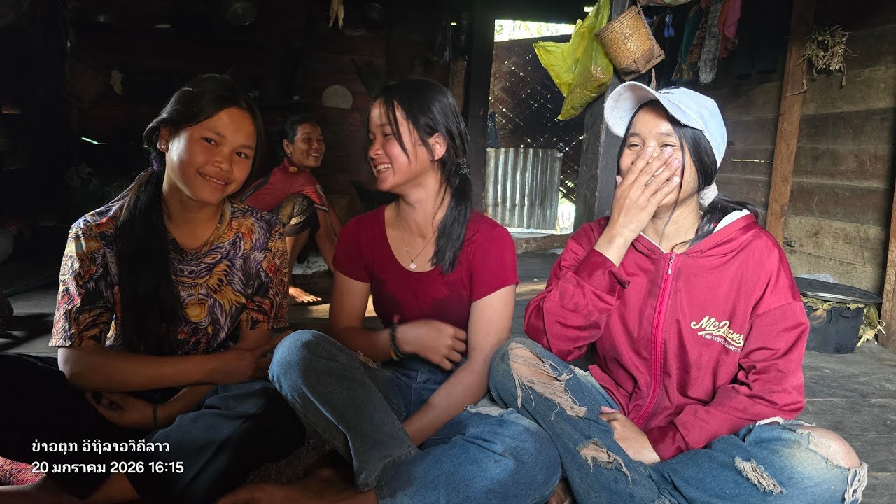 ตะลุยลาวใต้ บ้านอาตาน เจอสาวๆน่ารักสามคนกำลังกลับจากหาปลา บ่าวตุ๊กเลยขึ้นไปตามจีบสาวลาว