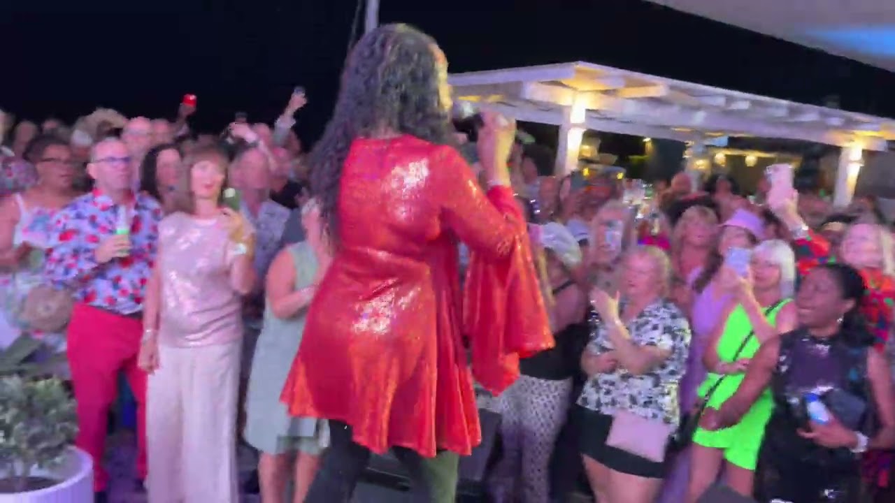 EVELYN CHAMPAGNE KING @Portugal Soul Weekender