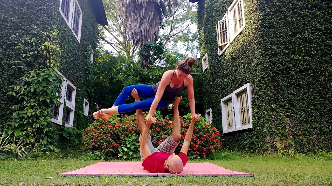 Vishnu's couch - Partner Acro