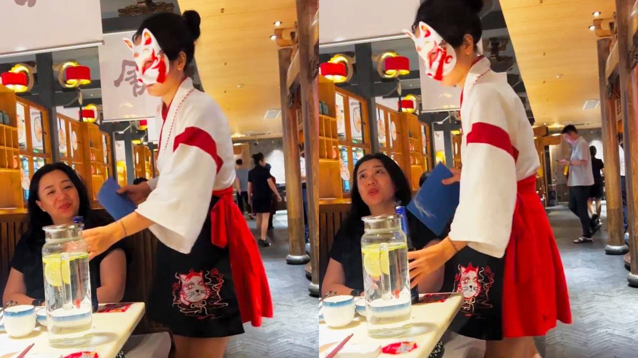 猫猫给美女姐姐开瓶盖，开的一瞬间盖子飞了，美女姐姐眼神一下子充满了好奇 【猫猫小可爱】