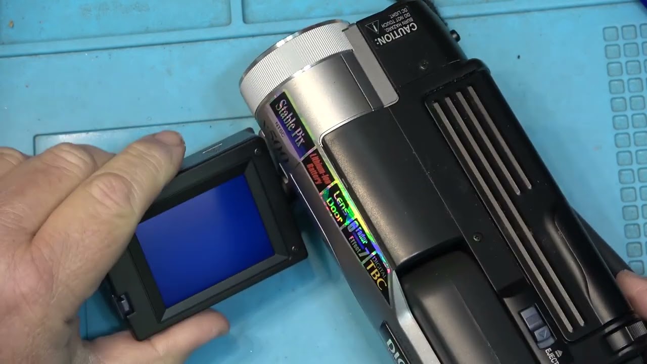 Hitachi VMH675 Hi8 Camcorder Eats