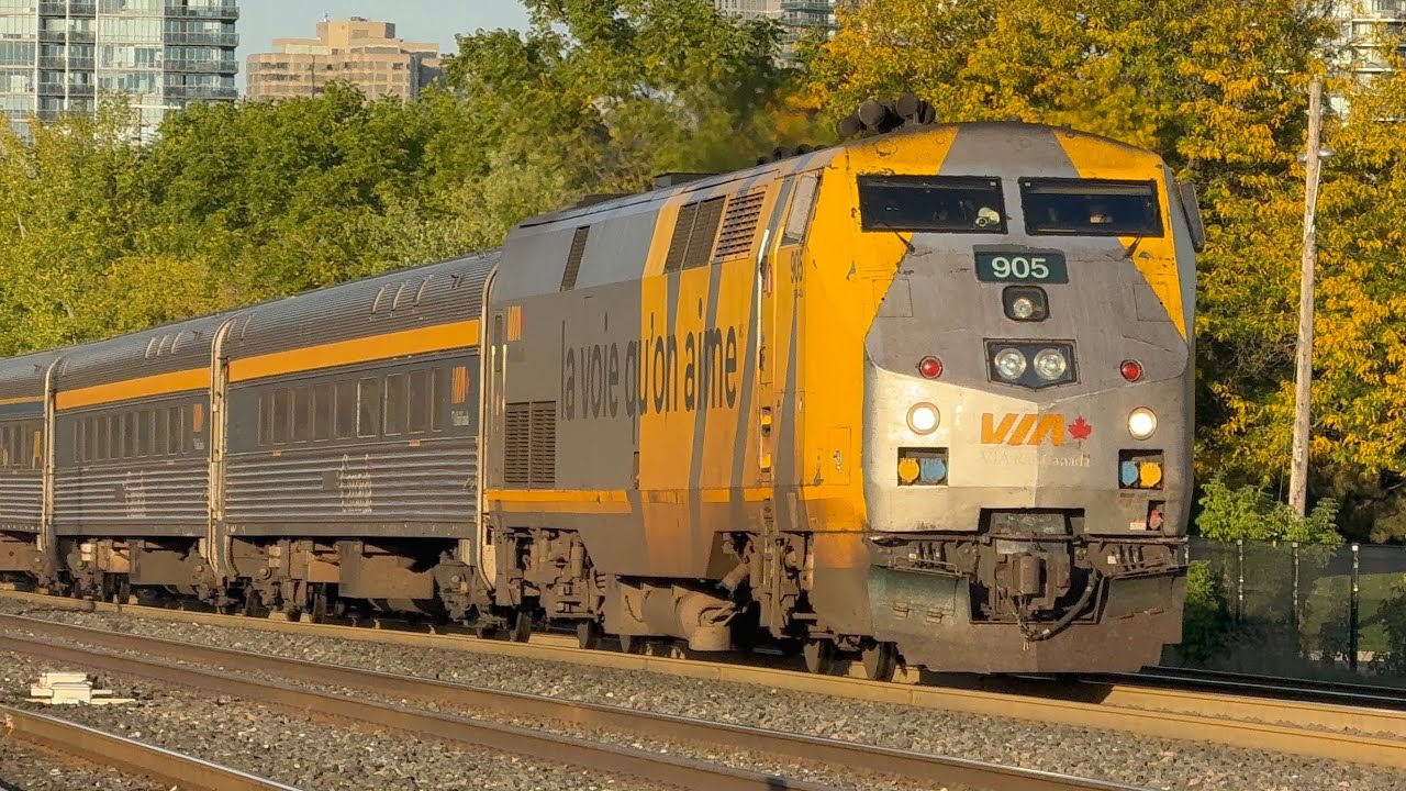 4K trains in Mimico!
