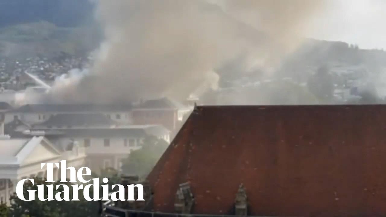 Timelapse footage shows Cape Town parliament blaze flaring up again