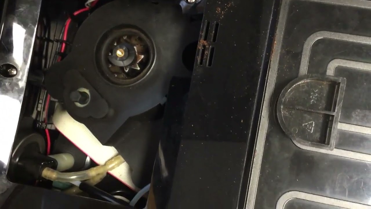 Acceso al molinillo cafetera Power Matic 7000 para su limpieza