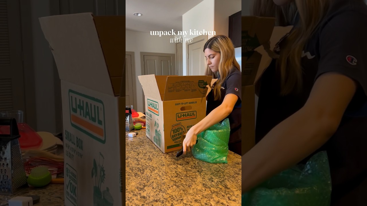 Unpack my kitchen with me: moving into my new apt series 🏠📦 unpacking vlog