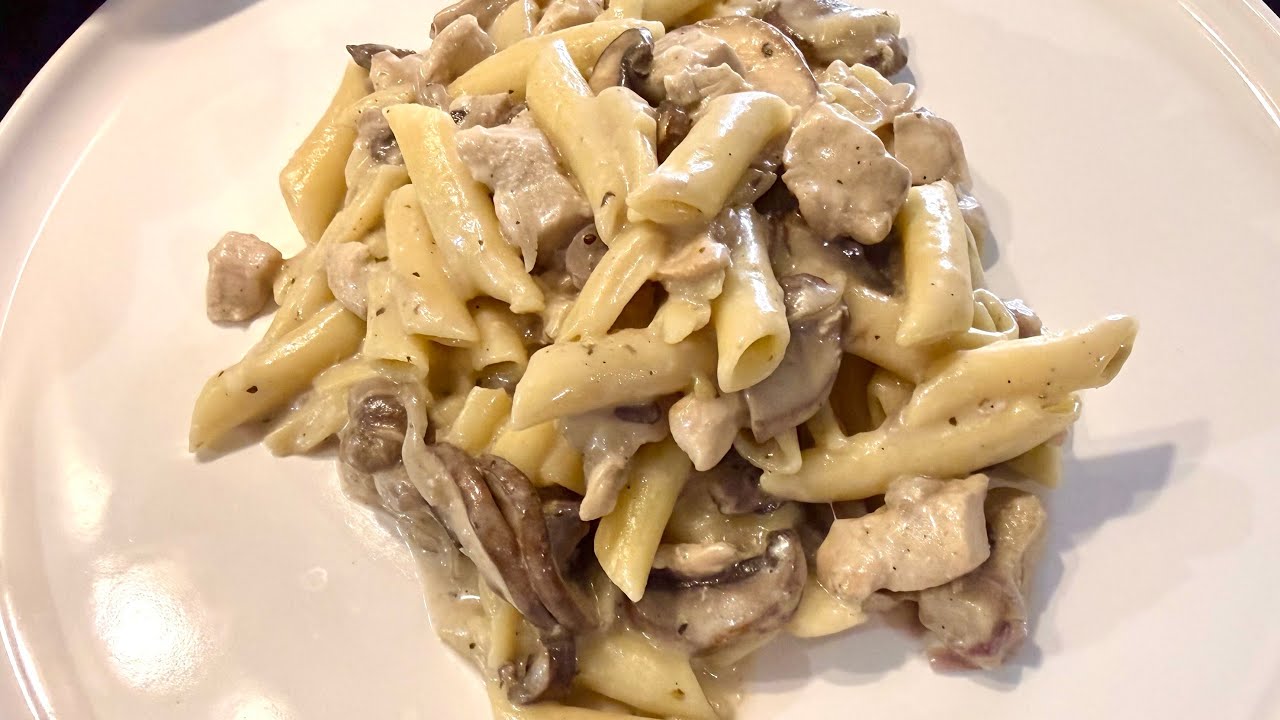 Pâtes crémeuses au poulet et champignons 🍄 #pasta #mushroom #chicken #recipe #food 