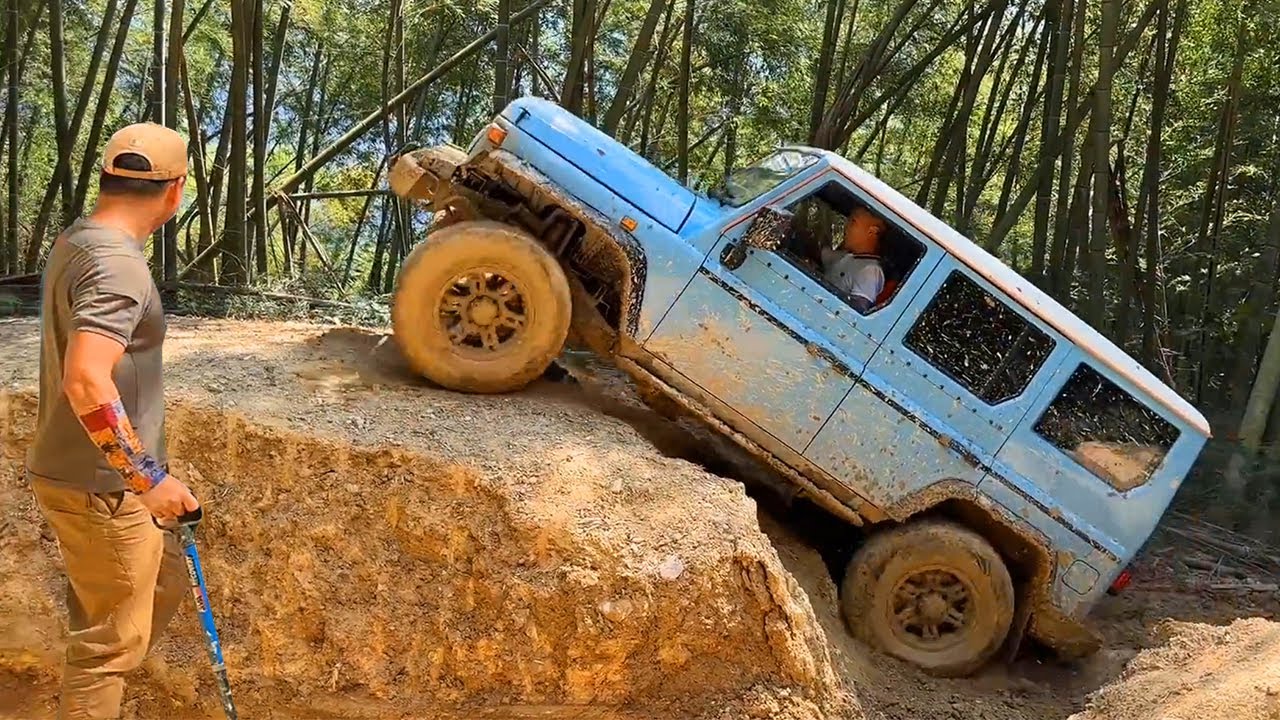 Experiencing Chinese Off-road Vehicles | Top notch Technology and Power: GWM Tank 400 v BAW BJ212