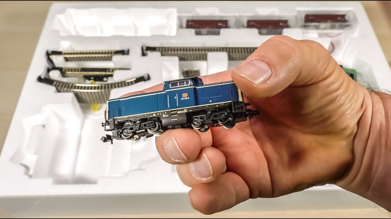 1/160 micro N scale Cargo Train Start Set gets unboxed and tested!