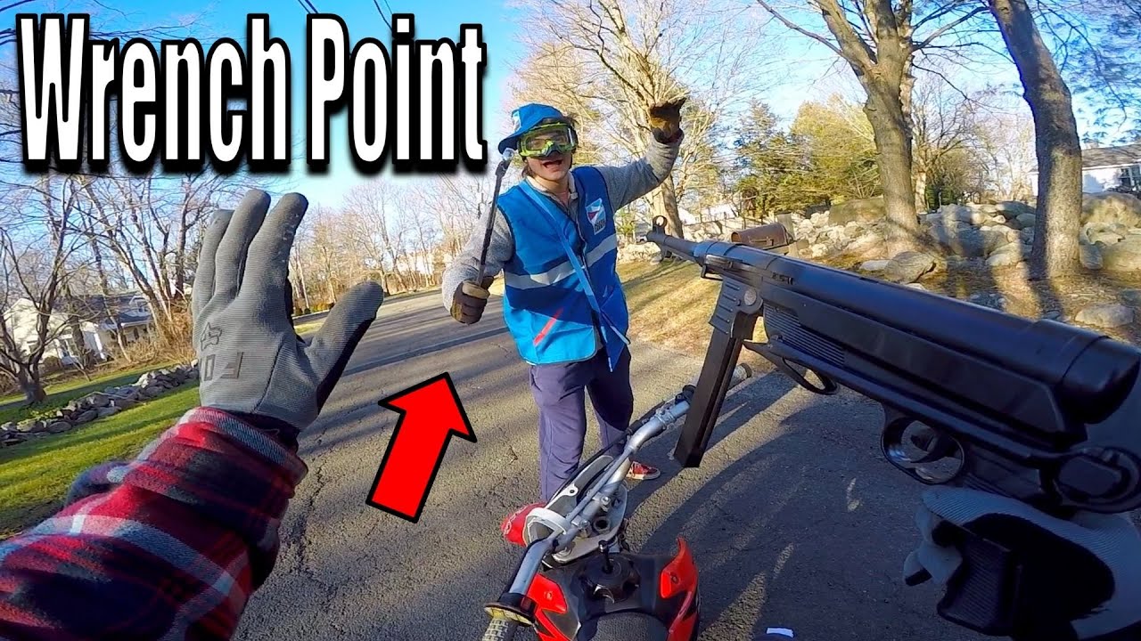 Злой почтальон против кроссового мотоцикла