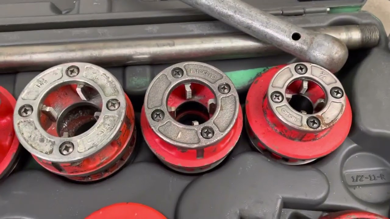 Used Ridgid 700 Pipe Threader + 12R Die Set + Cutter + Reamer + Oiler + Stand R279