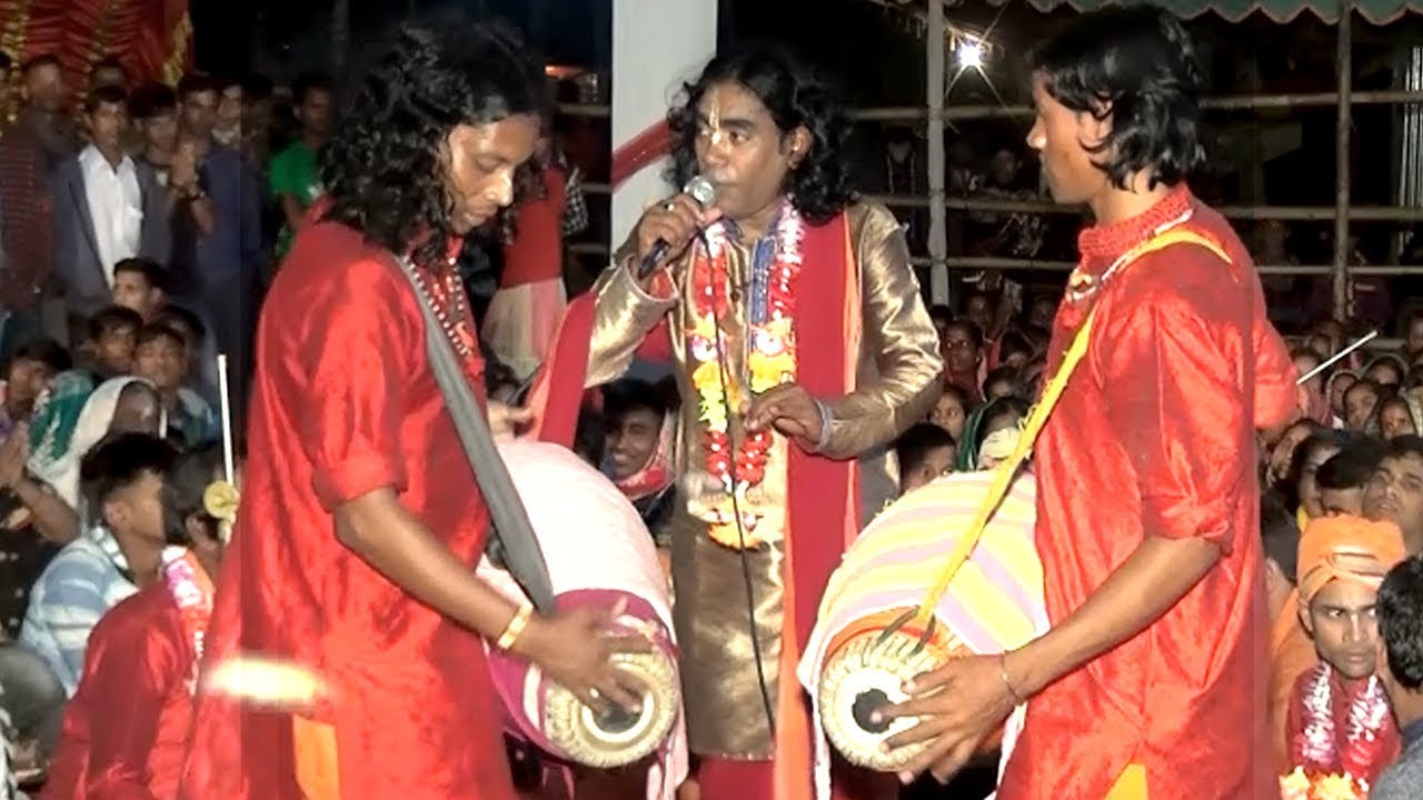 তোরা দেখবি যদি অায়। বাচ্চু দাদার সেই কীর্তন গান। শুনে ভক্তরা মুগ্ধ হয়ে গেলেন। Bacchu Das Kirton