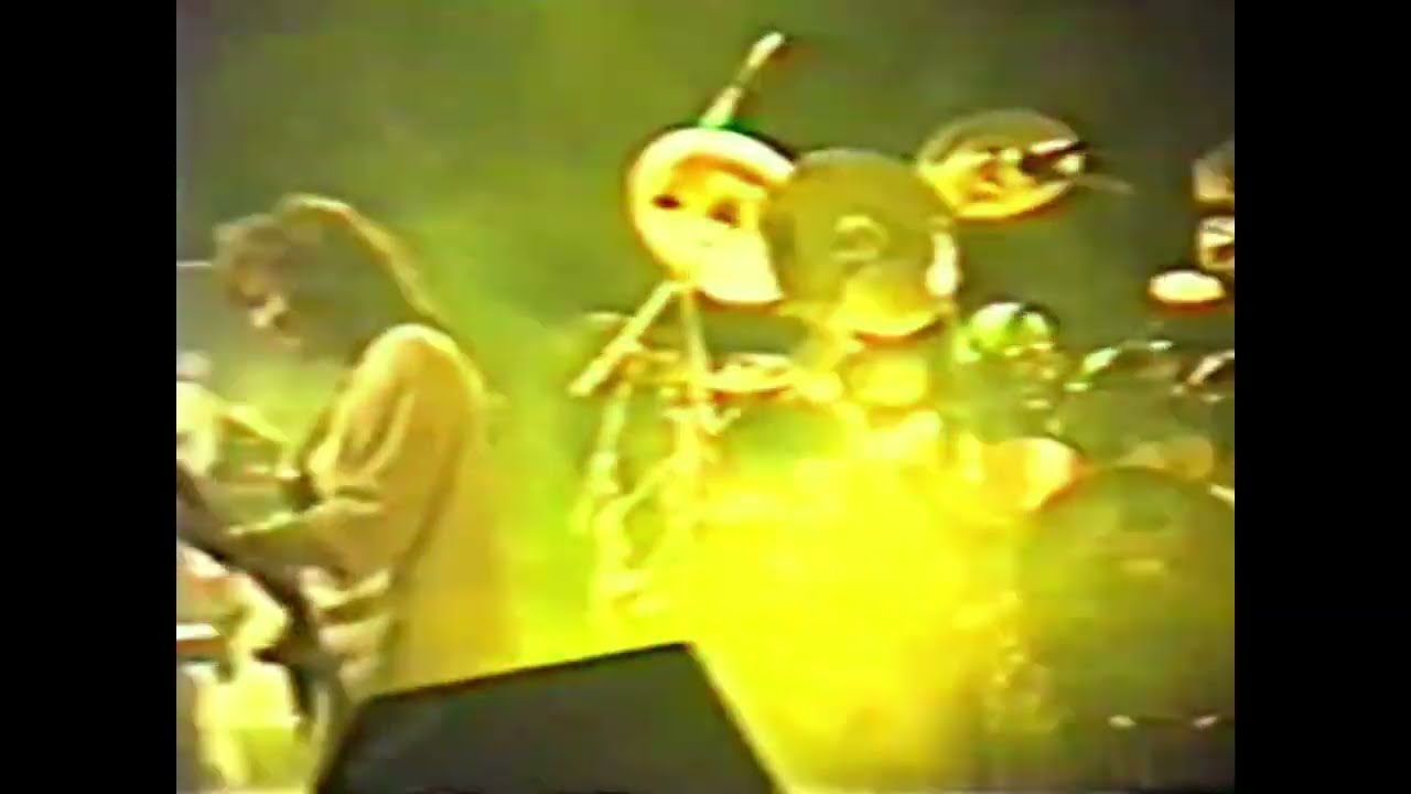 Le Orme - Senti L'estate che Torna - Sera - Figure di Cartone ... Live Fontanarosa (AV) 14/08/1997