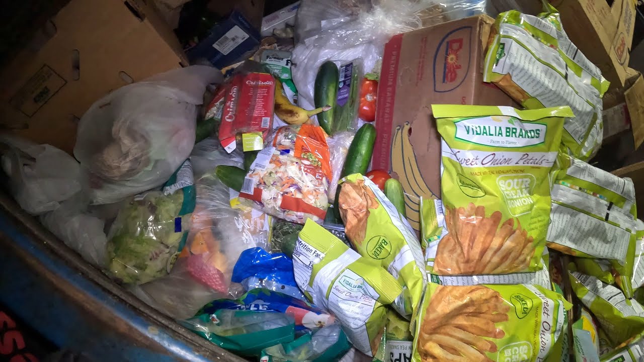 DUMPSTER DIVING: GRABI TINAPON NG GROCERY STORE SA AMERICA PUNO NG MGA BIYAYA 😱 #dumpsterdiving