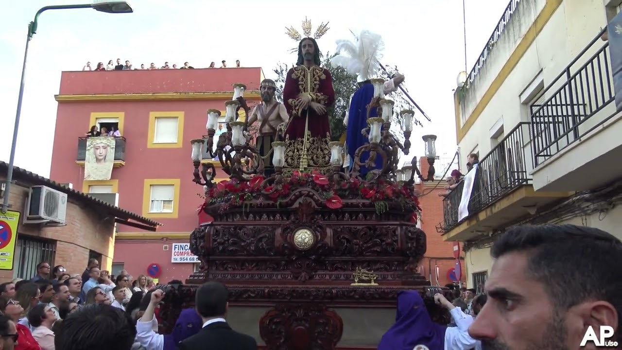 Salida del paso de misterio de Bellavista - Semana Santa Sevilla 2023