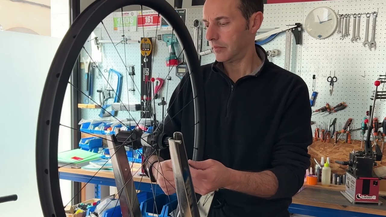 Wheel building 8 min (DR Wheel Gravel 30)