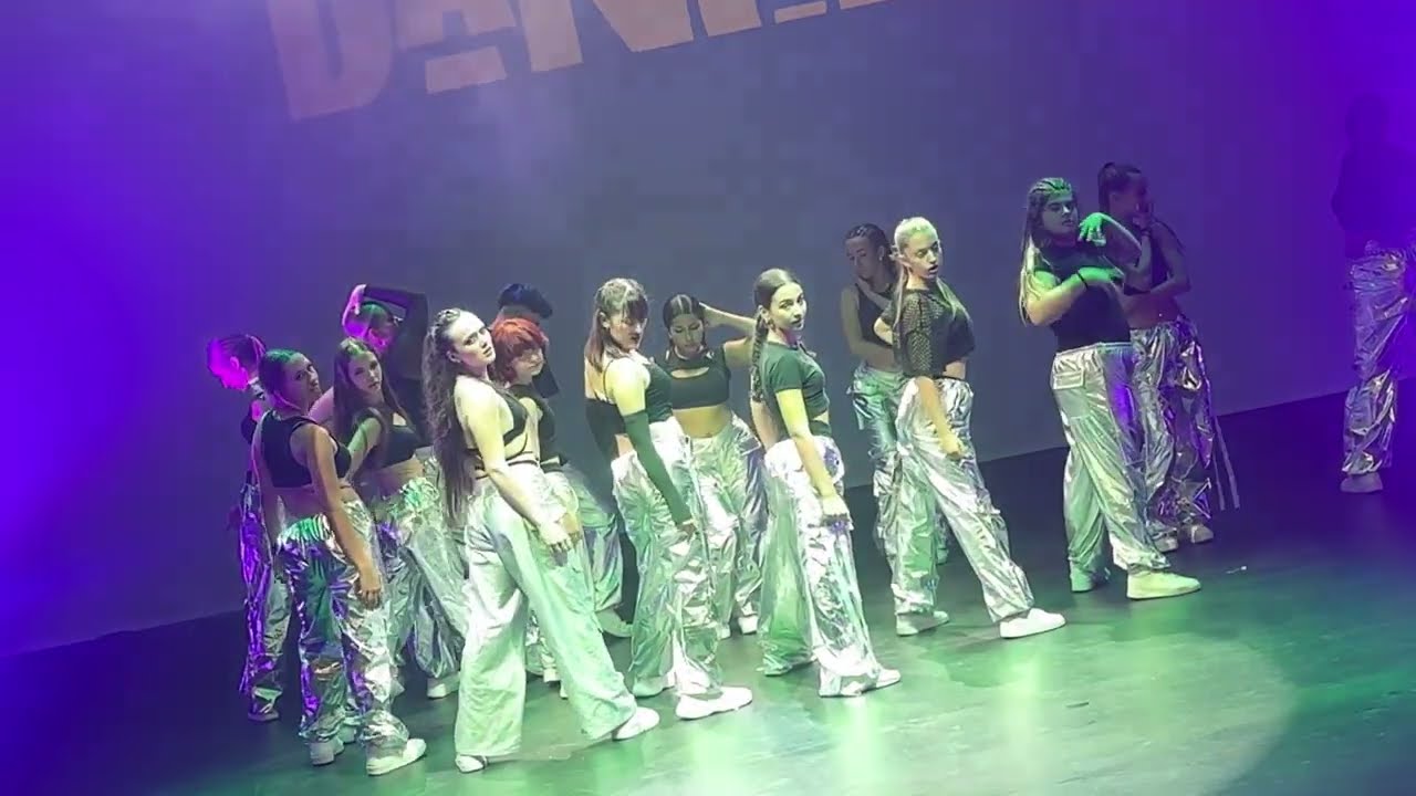 X PRESENTACIÓN Love 2 Dance / Danza Urbana Mix Emi G