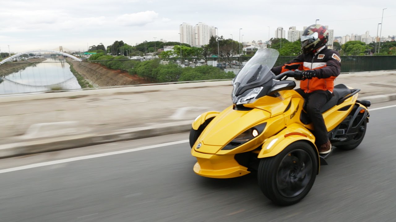 Triciclo BRP Can-Am Spyder é diversão e visual