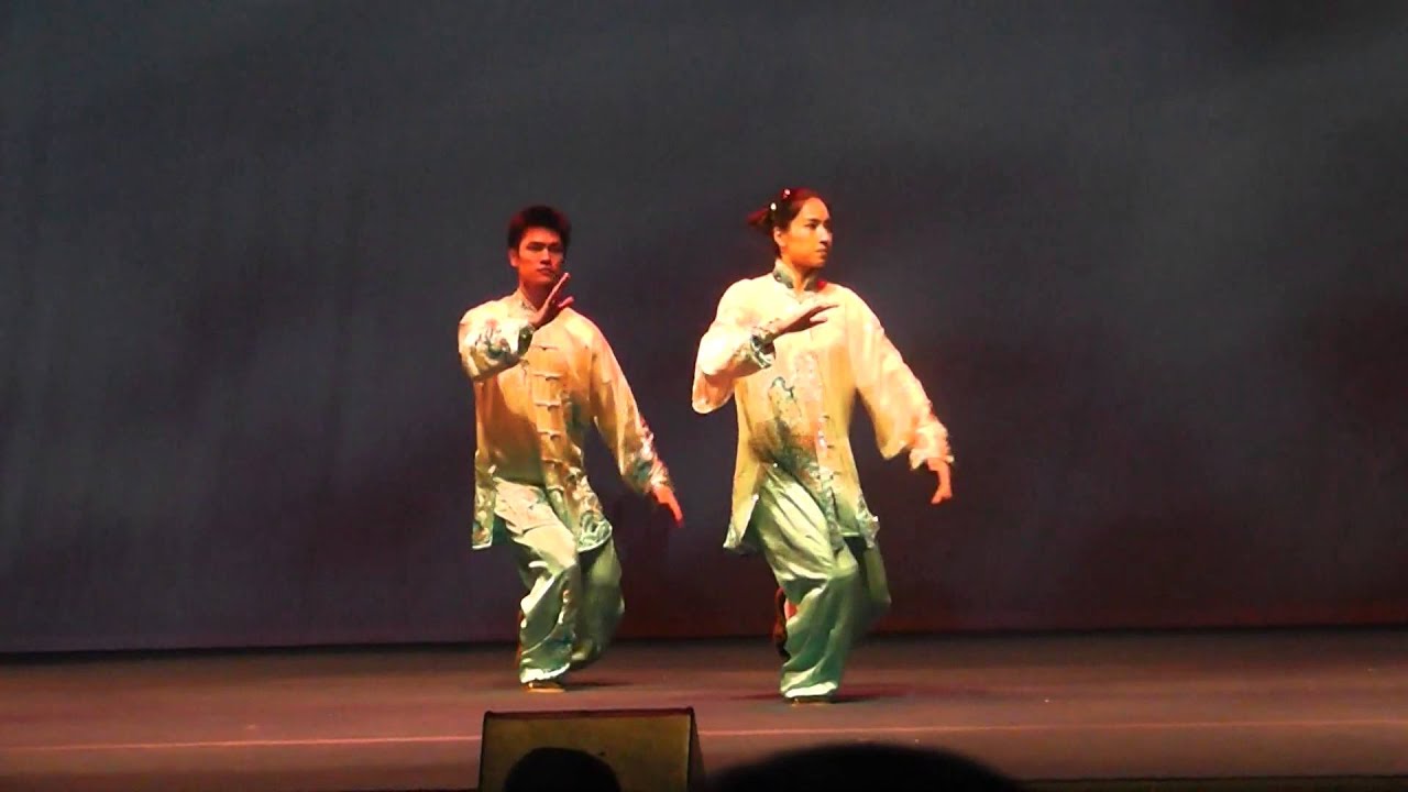 混合双人自选太极拳 表演者： 世界太极冠军庄莹莹， 黄颖祺 (+太极刀 表演者： 黄颖祺 (世界冠军))+(太极扇 表演者： 庄莹莹 (世界锦标赛冠军))
