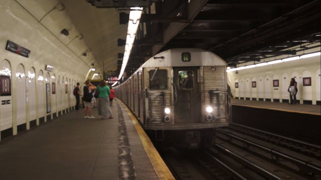 ᴴᴰ R32 A Express Train enters 181 Street (Ozone Park - Lefferts Blvd Bound) [2014]