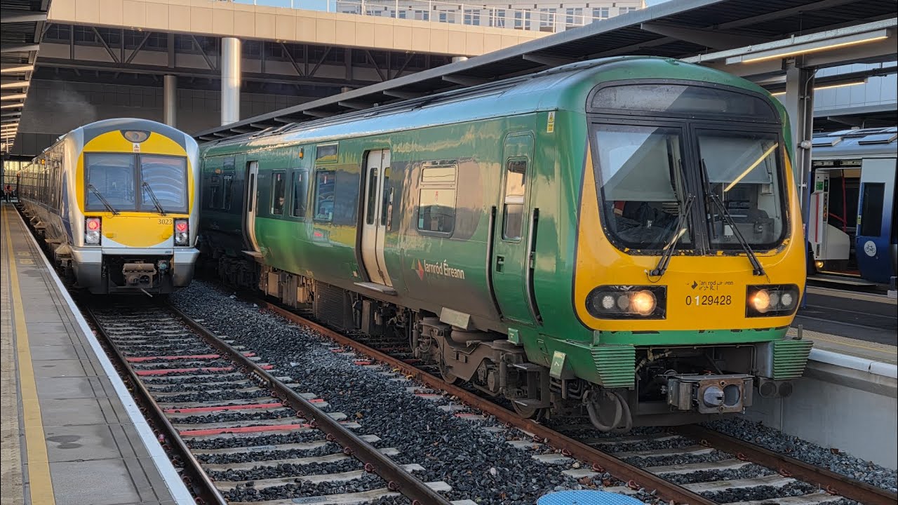 Irish Rail 29000 Class DMU 29028 departing Grand Central. 12/12/25