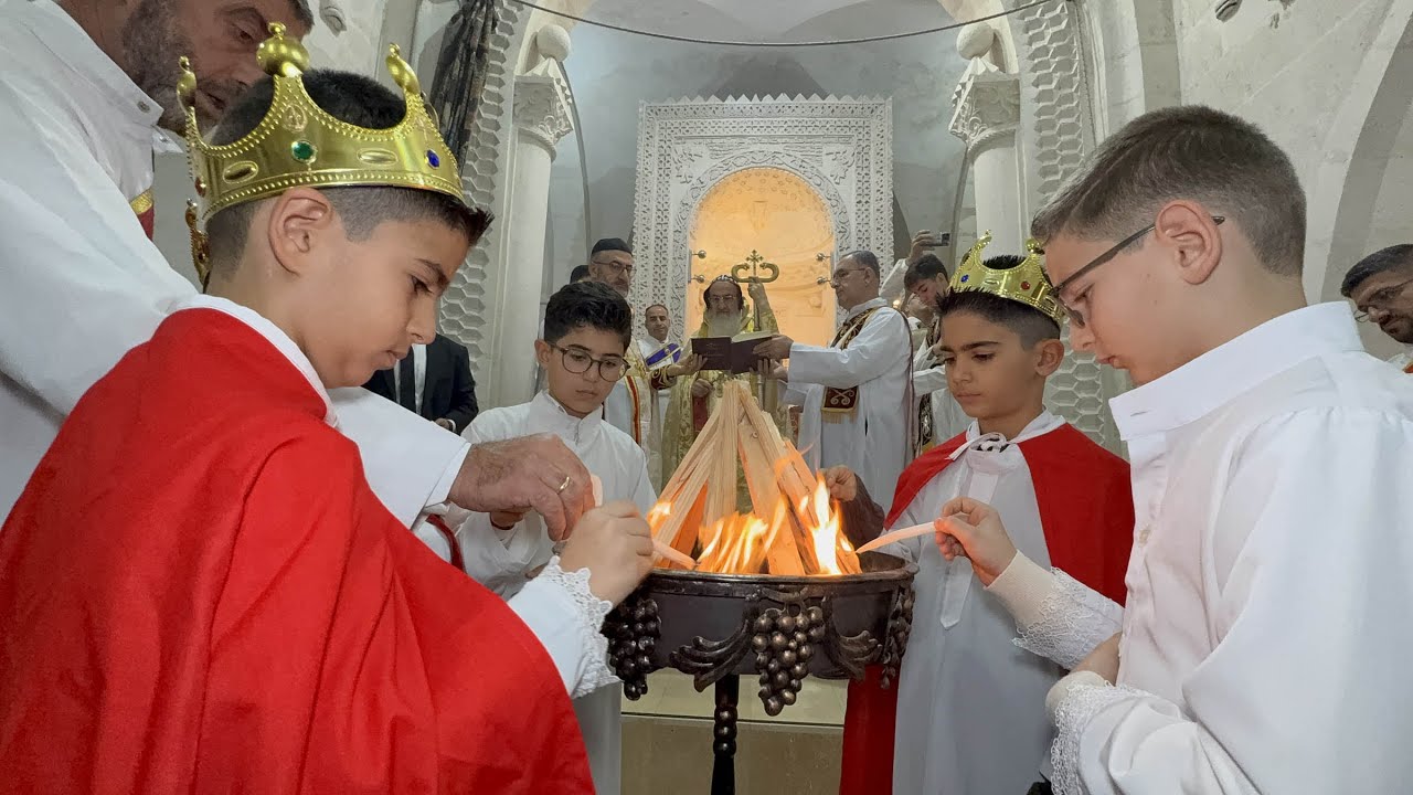 Midyat’ta Süryaniler kadim bir inanç olan Yaldo Bayramı’nı dualar ve ilâhilerle kutladı