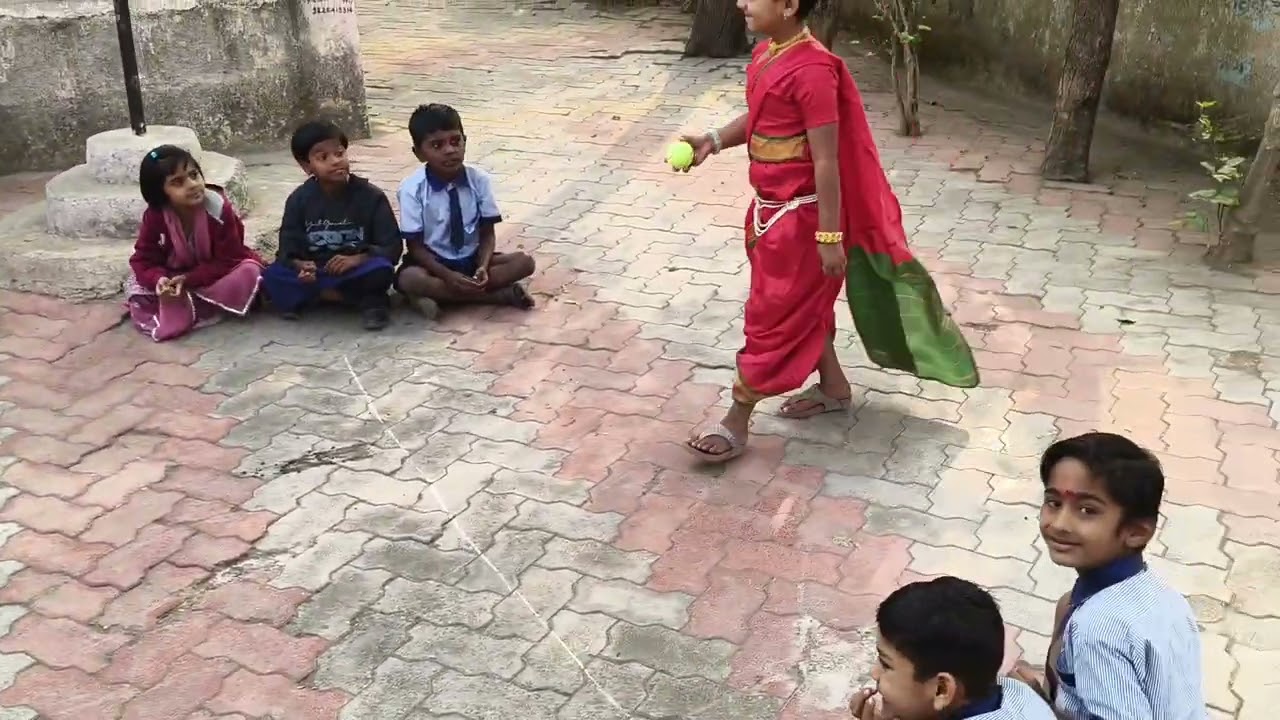 3 जानेवारी- बालिका दिन  - - बादलीत चेंडू टाकणे हा खेळ घेण्यात आला. 