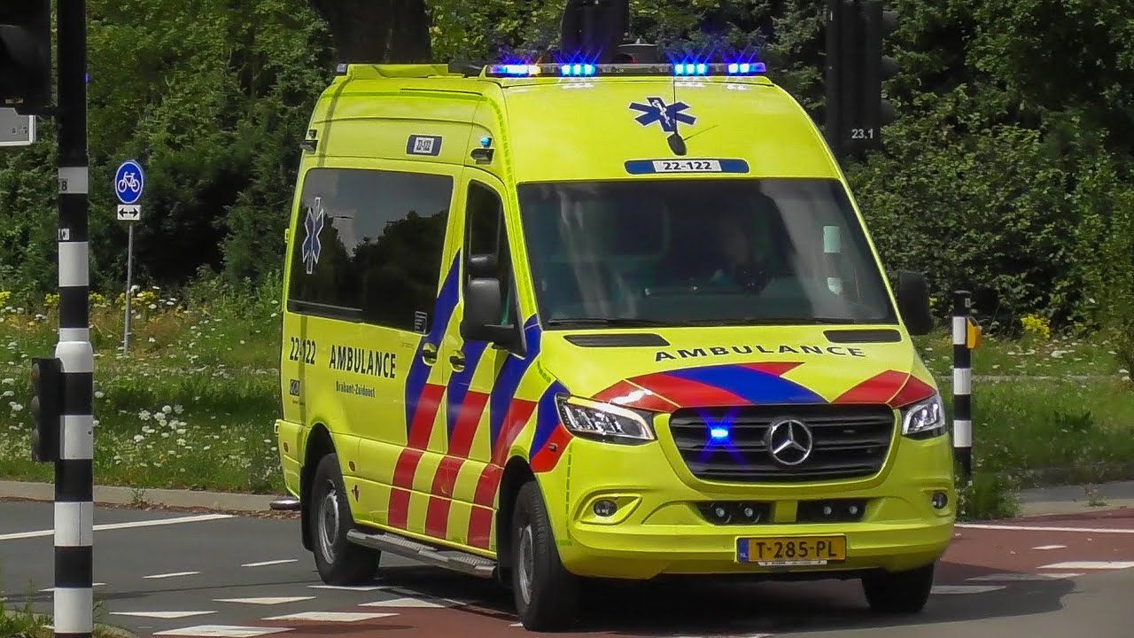 [Chauffeur groet!] Politie & Ambulances met spoed in Eindhoven!
